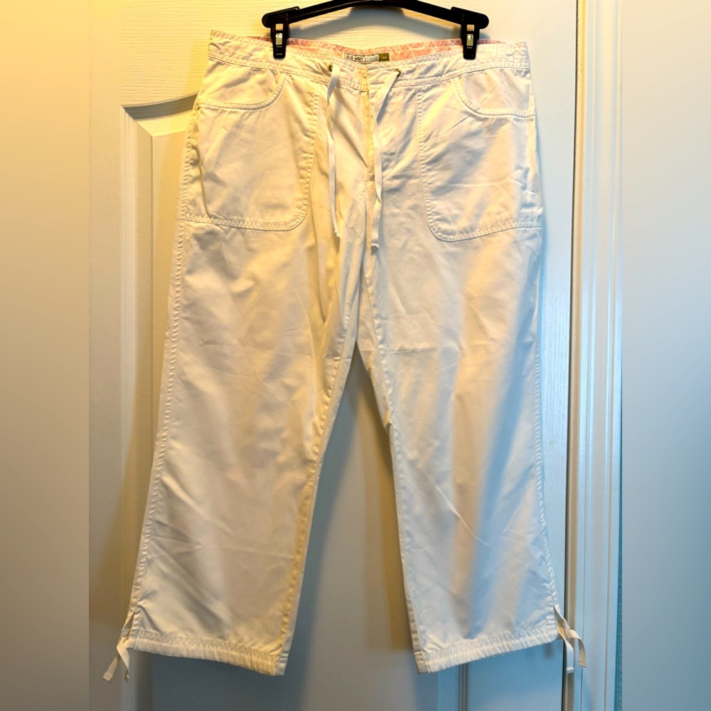 Old Navy Women’s white capri Pants low waist size 10